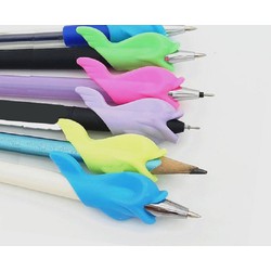 combo 3 Dụng cụ đệm bút viết cho bé hình cá heo - combo 3 Dụng cụ đệm bút lm