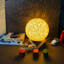 Đèn ngủ để bàn hình quả cầu size 15cm vàng ấm áp - lk91