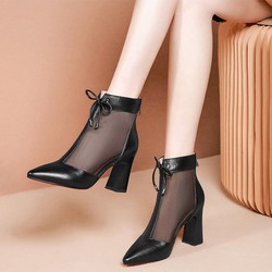 Giày boot nữ vân caro phối lưới đính nơ gót trụ - Boot cao gót 7,5cm - Boot nữ thời trang 2 màu Đen và Kem - Linus LN313 - LN313D